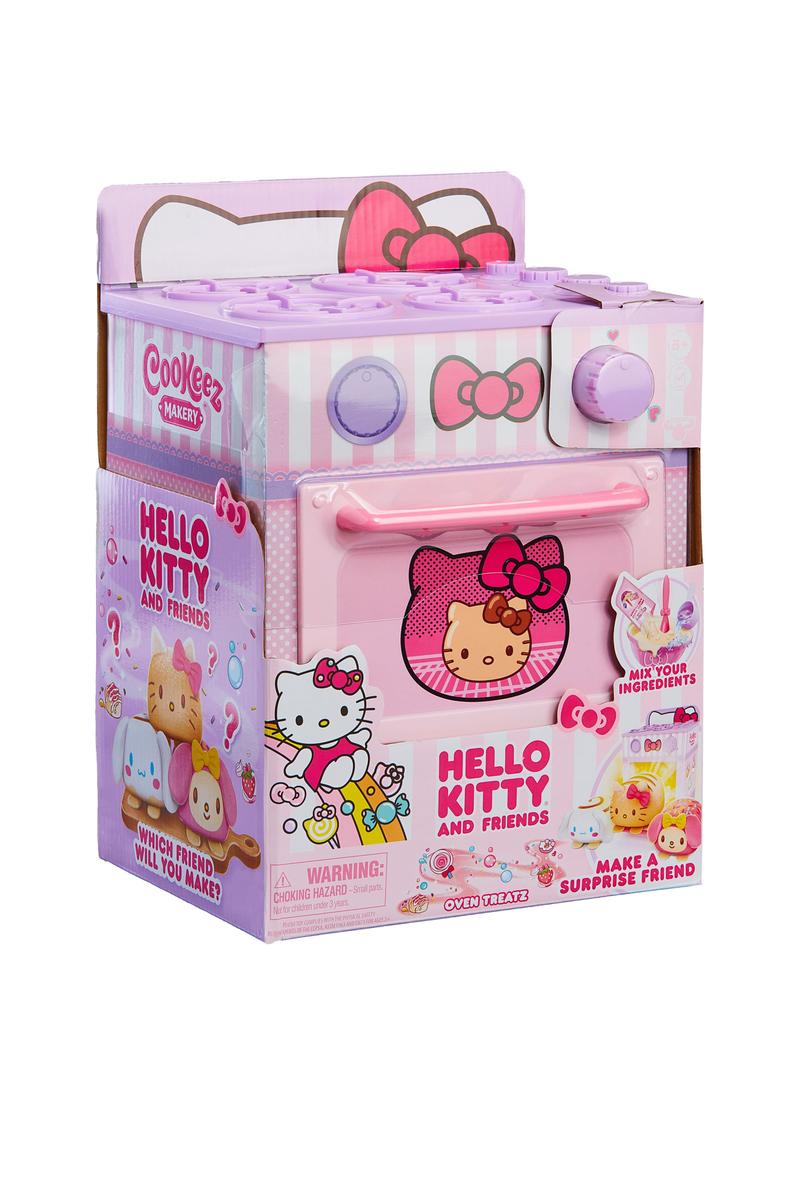 Cookeez Makery™ Hello Kitty® and Friends Interactive Oven Playset (Scented Plush) |